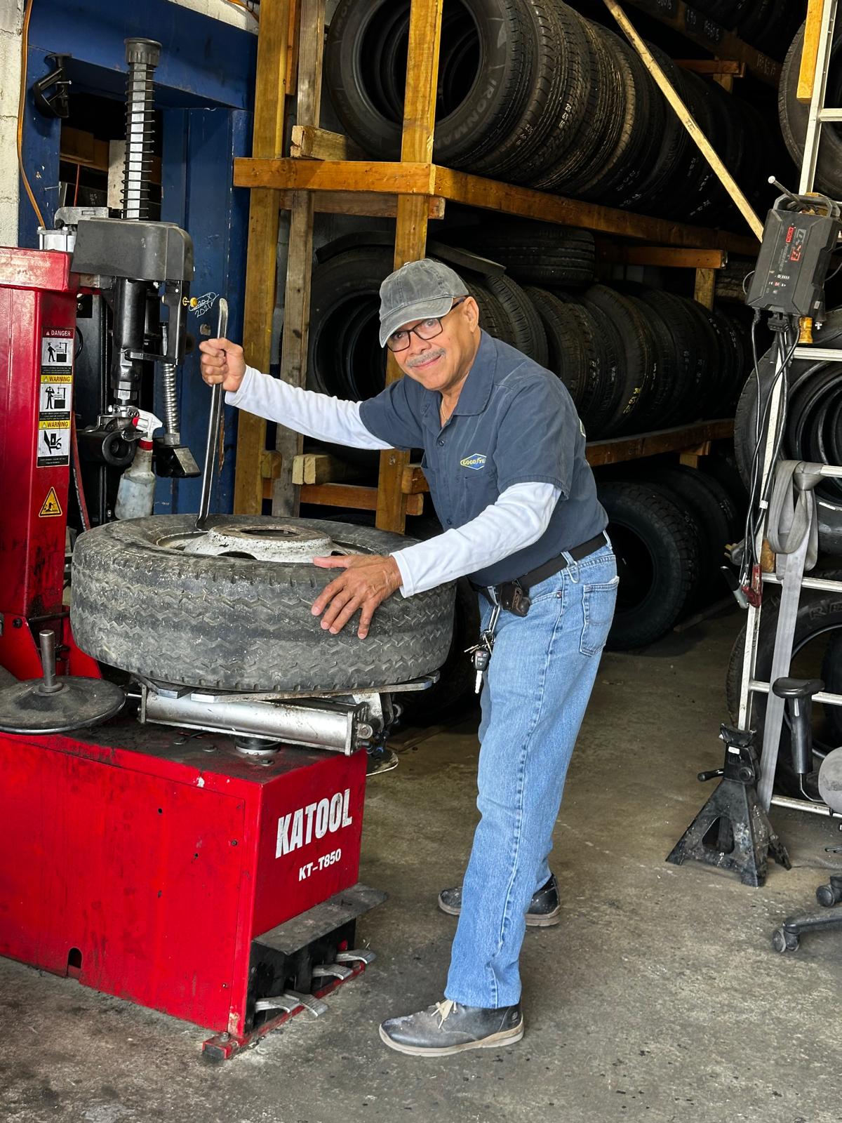 Tire mounting on the Katool machine